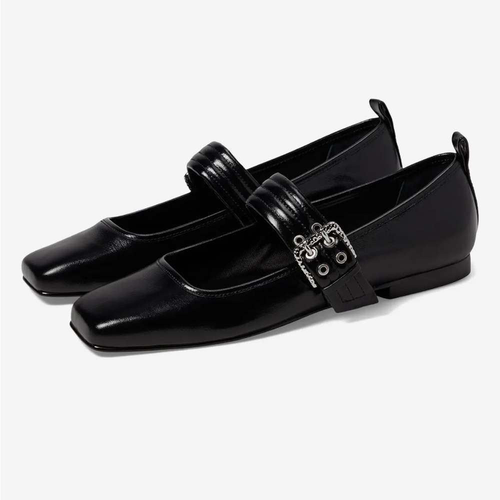 Dolce Vita Black Flats with trendy buckle
